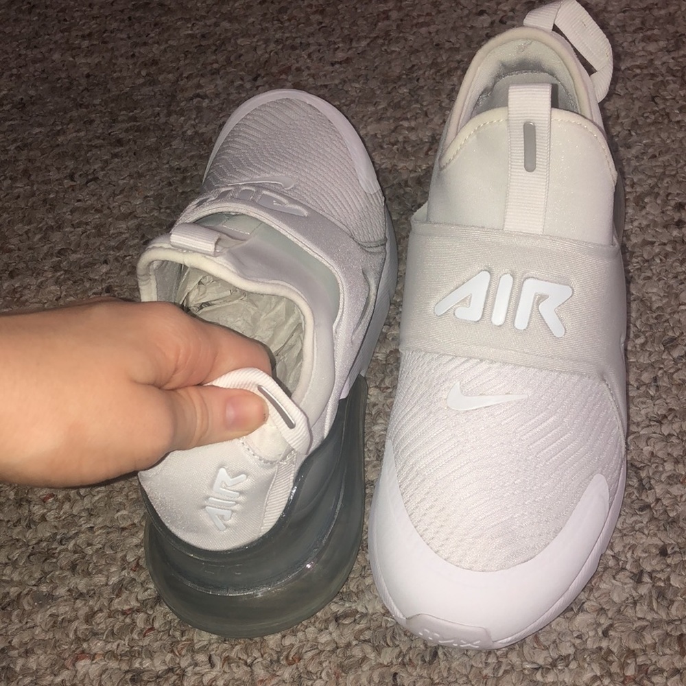 Women’s Nike tennis shoes - Picture 3 of 5